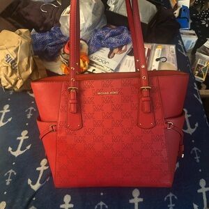 Michael Kors Voyager Tote (Red)